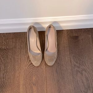 Nine West Suede Round Toe Pumps size 5.5 (fit big) (EUC)